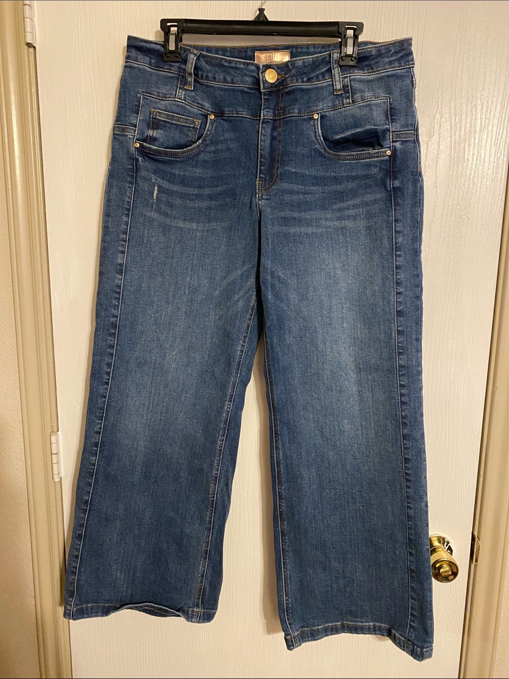 Kut from the Kloth Wide-Leg Jeans in Medium Blue Wash